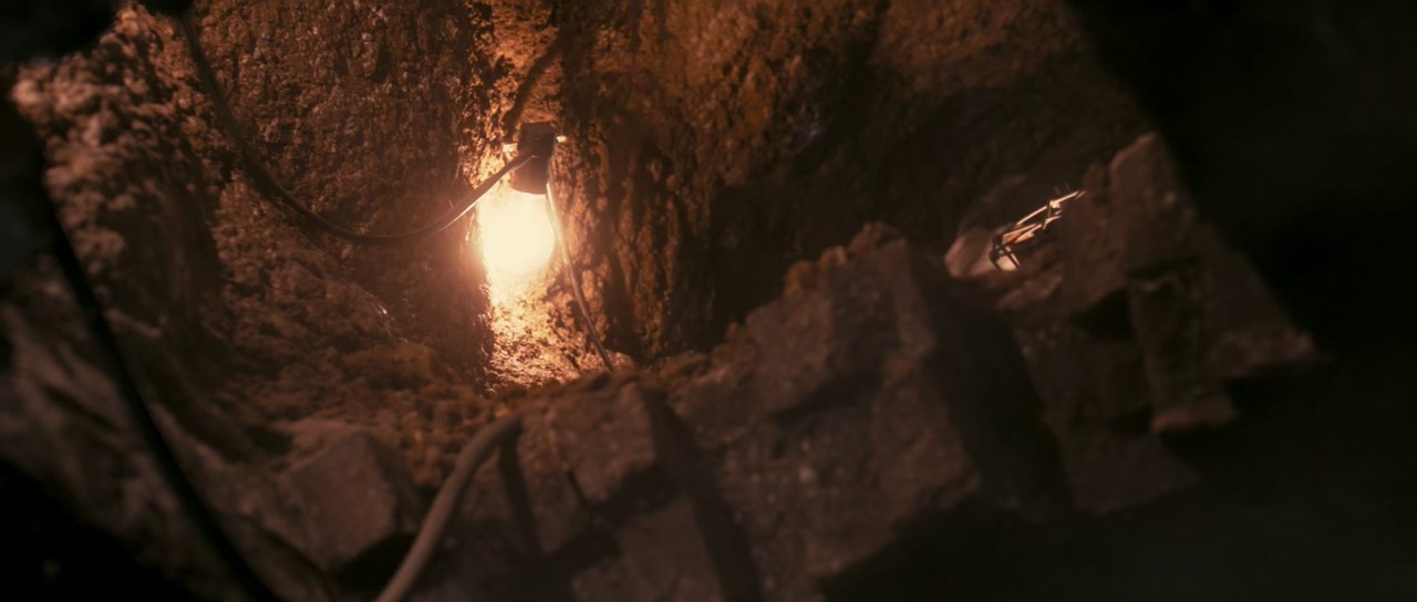 The Bank Job (2008) BluRay Hindi + English 720p 10bit HEVC HE-AAC 5.1 ESub.mkv.0002